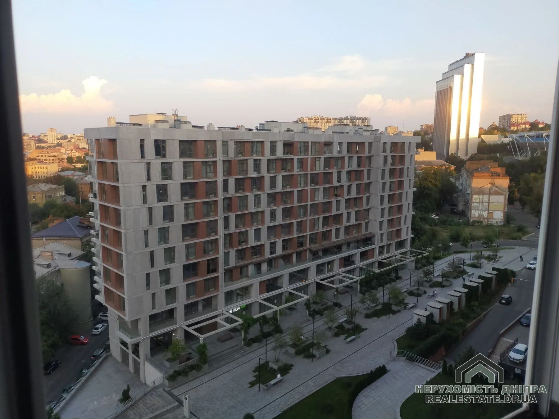 Продам 3-х уровневую квартитру (3 этажа) в центрі пр. Леси Украинки · 1