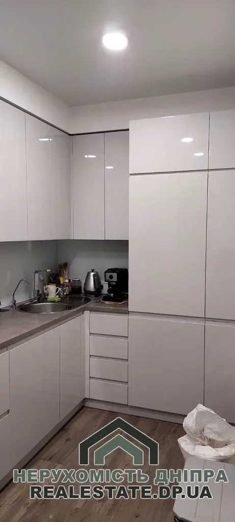 Продам квартиру в Днепре ул. Большая Диевская 24, 4 комнаты, 98 м² · 4