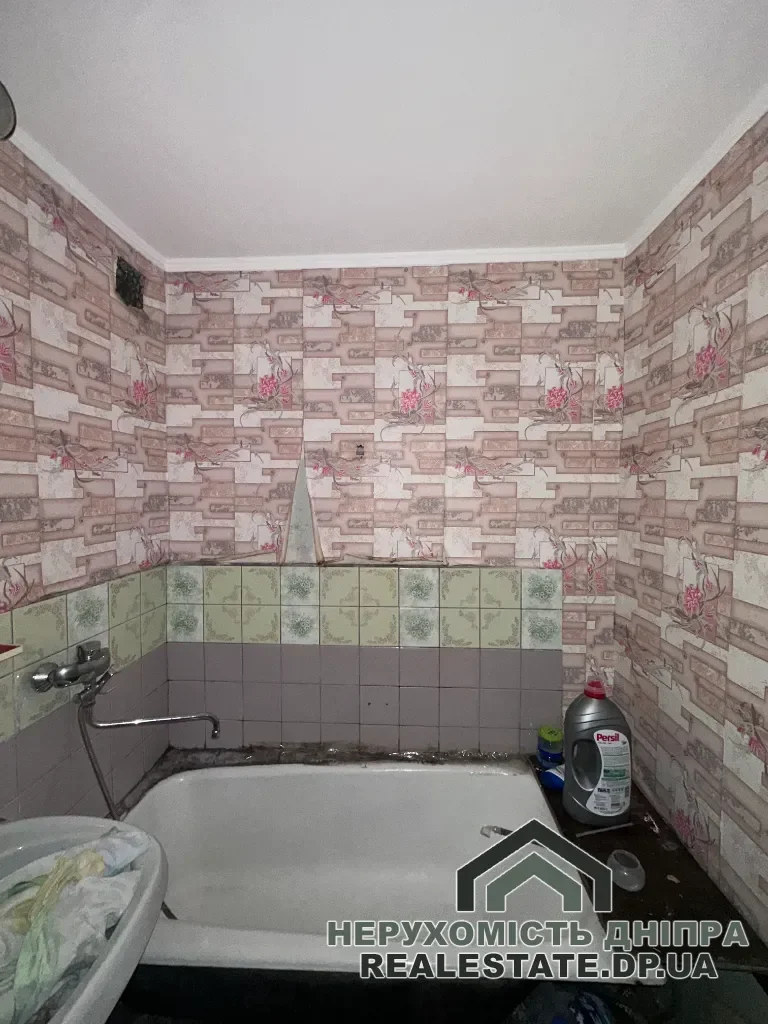 Продам велику 3к квартиру75 м² ж/м Покровський (Комунар) вул. Метробудівська 1 · 2