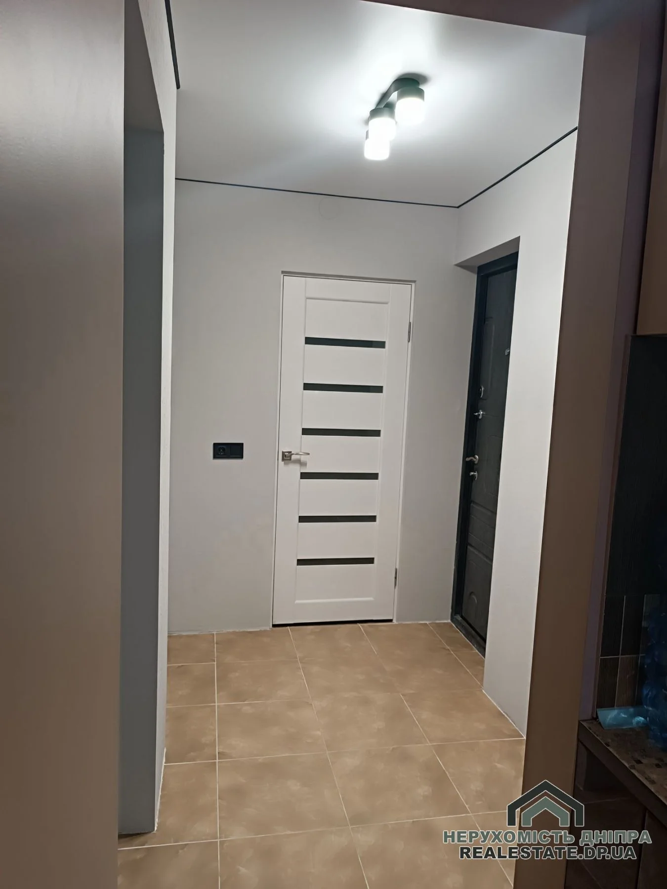 Продам 2к квартиру 43 м² на Червоному Камені з якісним ремонтом, Новокодацький район · 2