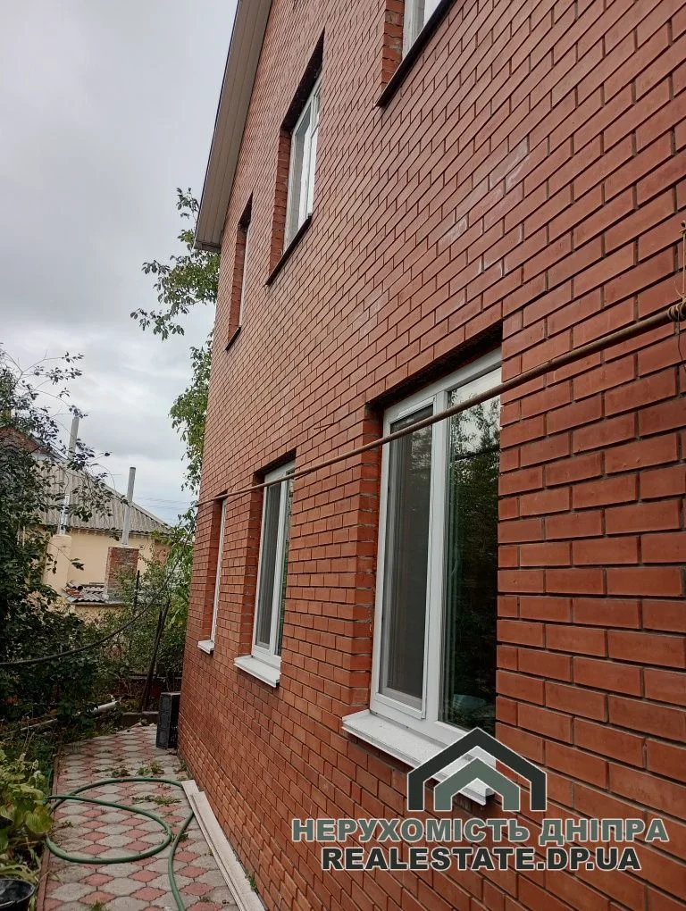 Продам чудесный 5ти комнатный дом 180 м² 20 соток в пгт Обуховка. · 3