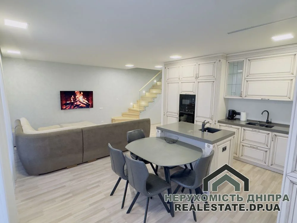 Продам 3х кімнатну дворівневу квартиру 115 м в центрі міста, поруч з набережной ЖК Фестивальний · 1