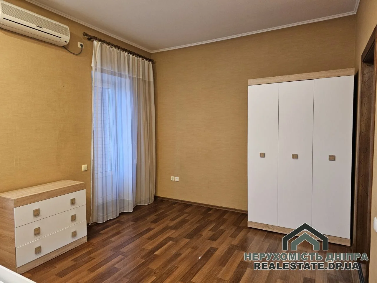 Продам будинок  178 м² 3 соткі в районі ресторана Едбург вул. Далекосхідна · 3