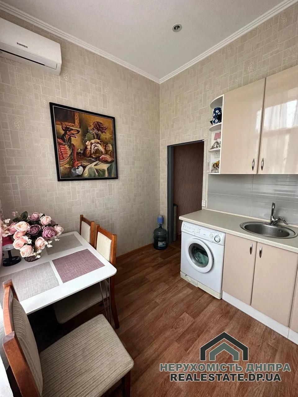 Продається 3-кімнатна квартира в самому центрі міста вул Короленко · 2