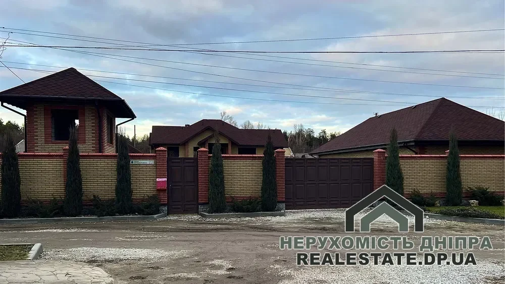 Продам дом в Обуховке 233 м