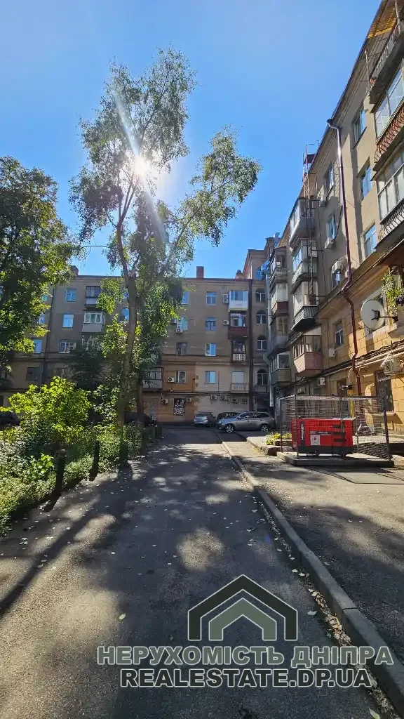 Продам 3к квартиру 71 м² в Центрі, біля парку Чкалова, сталинка · 4