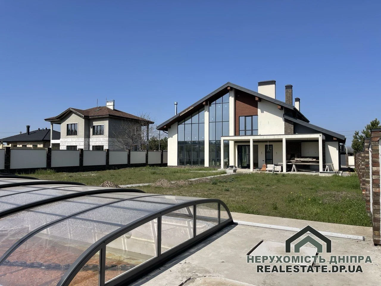 Продам 2х поверховий будинок 298 м² з верандою, бассейном на ділянці 15 соток в Сажівці · 1