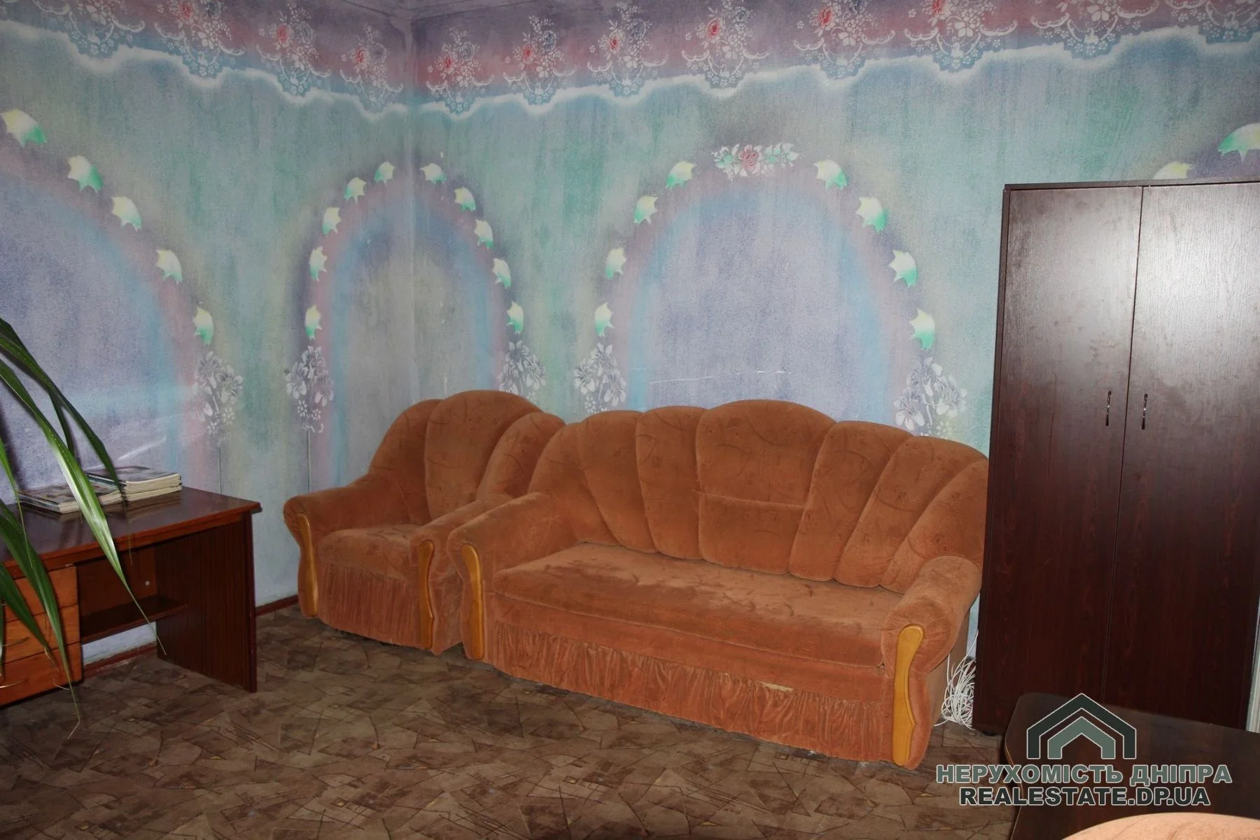 Продам 2 кімнатну квартиру 59 м з гарним розташуванням пл. Старомостовая (Островского) сталінка з власним газовим опаленням · 2