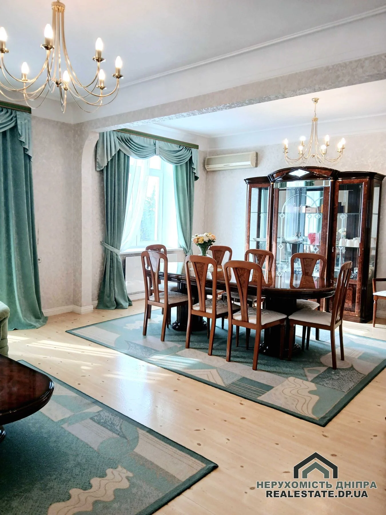 Продам квартиру в центрі міста Дніпра біля парку Глоби, 4 кімнати, 126 м², сталінка · 2