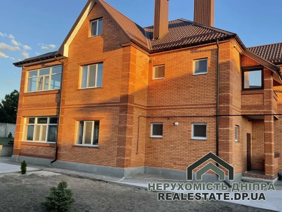 Продам 3-х этажный дом с мебелью и ремонтом Царское село в Днепре · 1