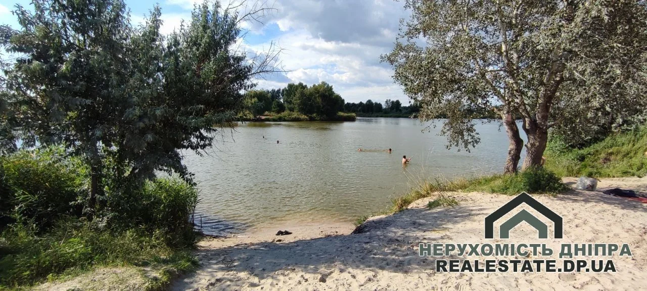 Продам дом-дачу в прекрасном месте 2 этажа, отопление, вода в доме 7 соток. · 1
