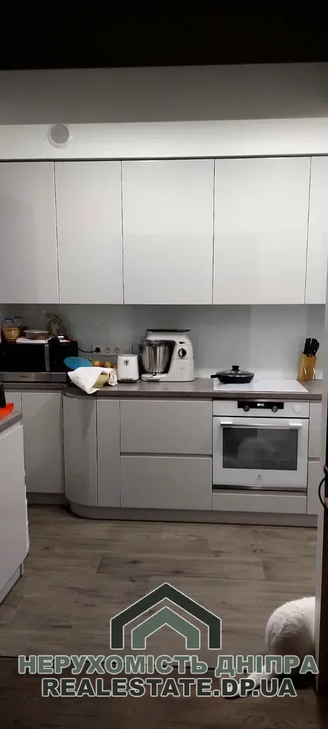 Продам квартиру в Днепре ул. Большая Диевская 24, 4 комнаты, 98 м² · 2
