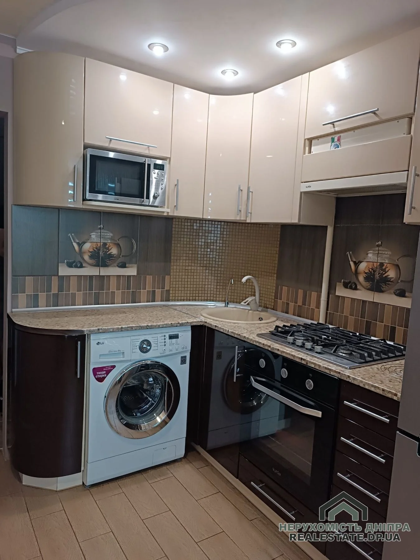 Продам 2к квартиру 43 м² на Червоному Камені з якісним ремонтом, Новокодацький район · 3