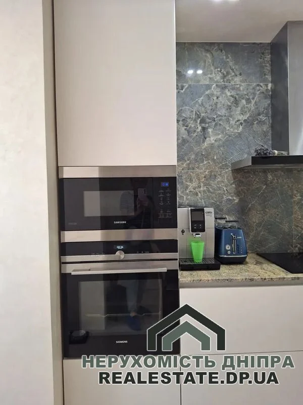 Продам квартиру ЖК Алые Паруса с ремонтом, 3 комнаты, 83 м² Парус  ул. Гидропарковая 13 · 2