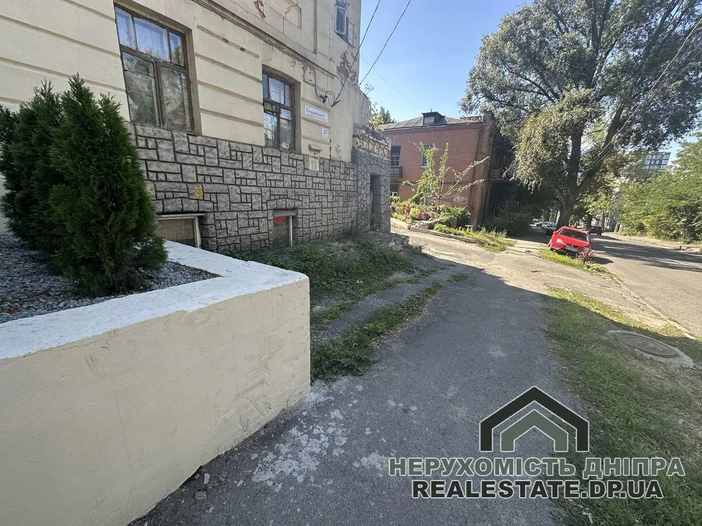 Здам  82 м² цокольний поверх в центрі міста по вул. Паторжинського · 2