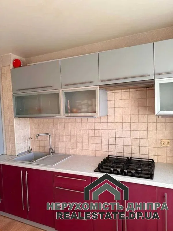 Продам в Дніпрі 3к на Парусі з індивідуальним газовим опаленням та ремонтом · 3