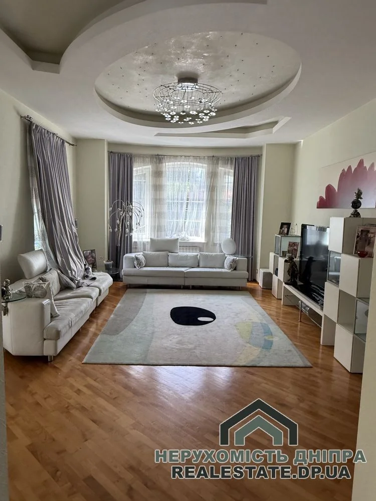 Продам будинок вул. Великолукська (Токмаківська) 374 м² 7 кімнат, 10 соток · 3