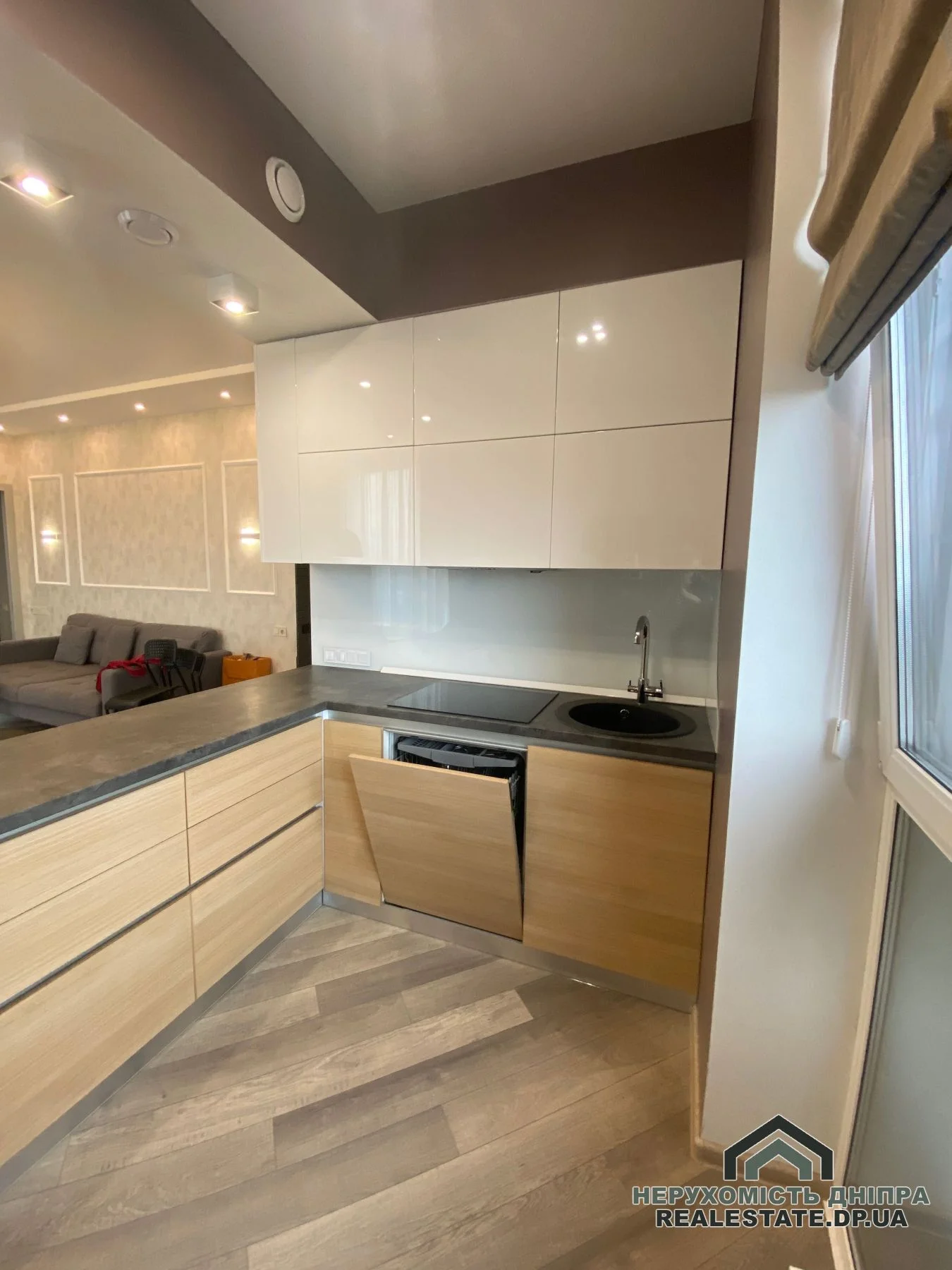 Продам 3 кімнатну квартиру 89.7 м2 ЖК Панорама, Нагірній ринок, парк Шевченко по вул. Сімферопольська · 3