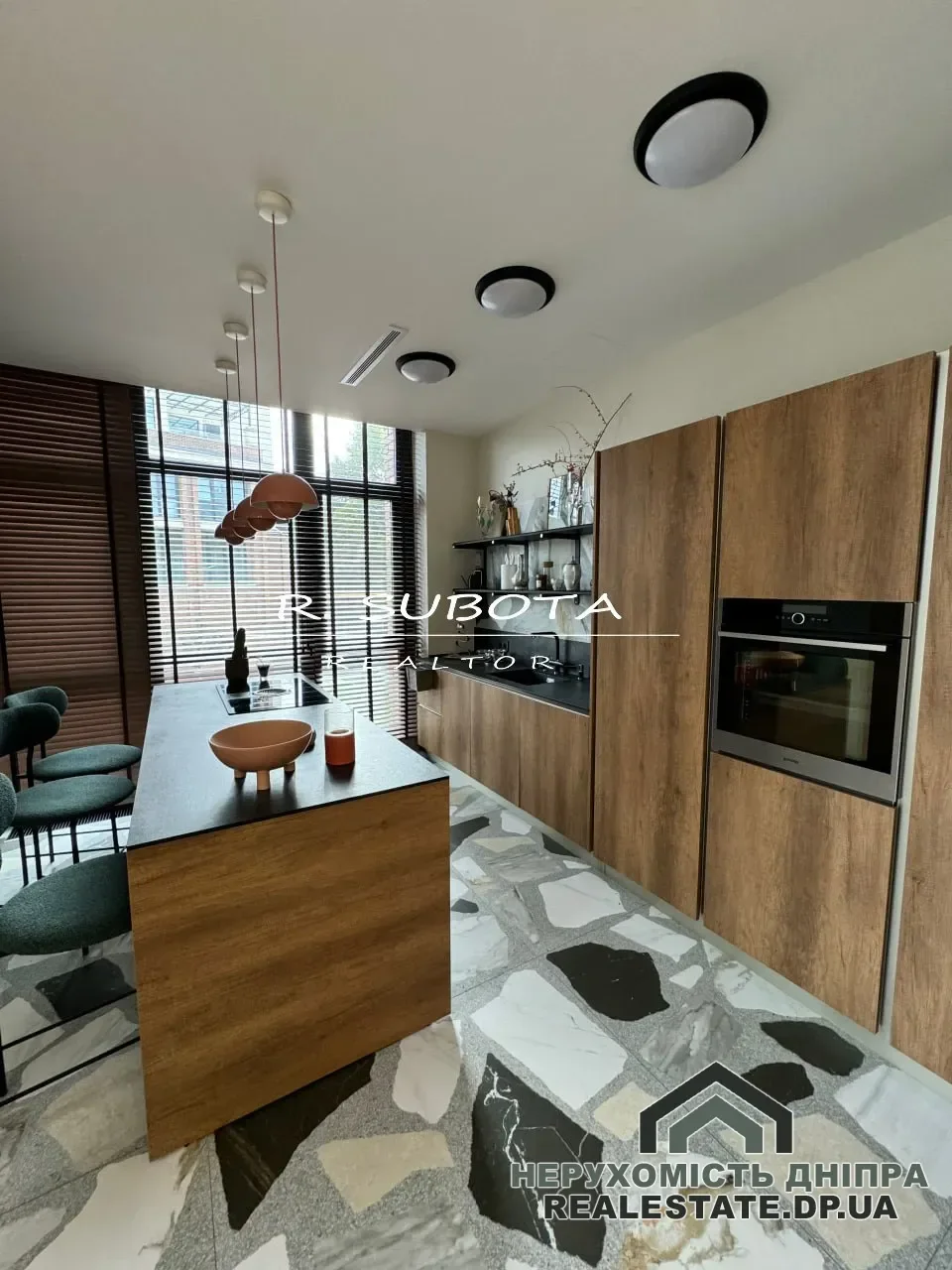 Сдается 4к студия в ЖК Комфорт Сити 130 м² с паркингом · 3