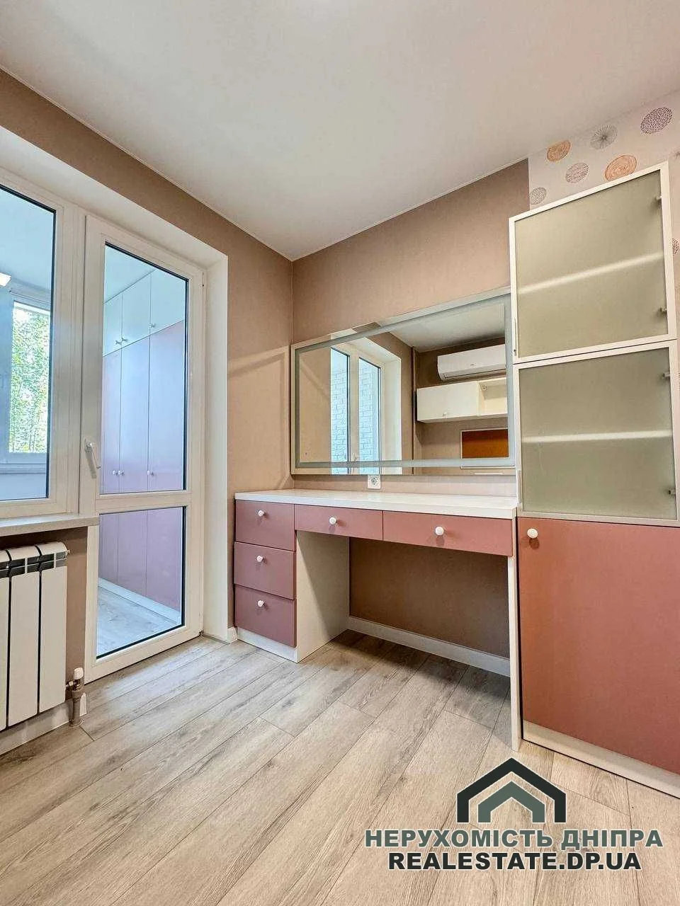 Продам квартиру в Днепре на жм Покровский 4 комнаты, 95 м² с ремонтом · 2