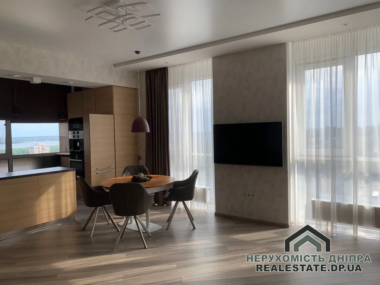 Продам 3 кімнатну квартиру 89.7 м2 ЖК Панорама, Нагірній ринок, парк Шевченко по вул. Сімферопольська