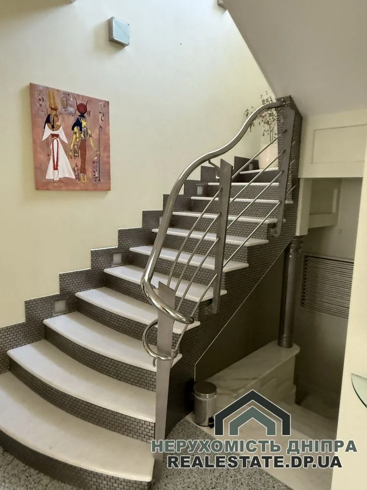 Продам будинок вул. Великолукська (Токмаківська) 374 м² 7 кімнат, 10 соток · 2
