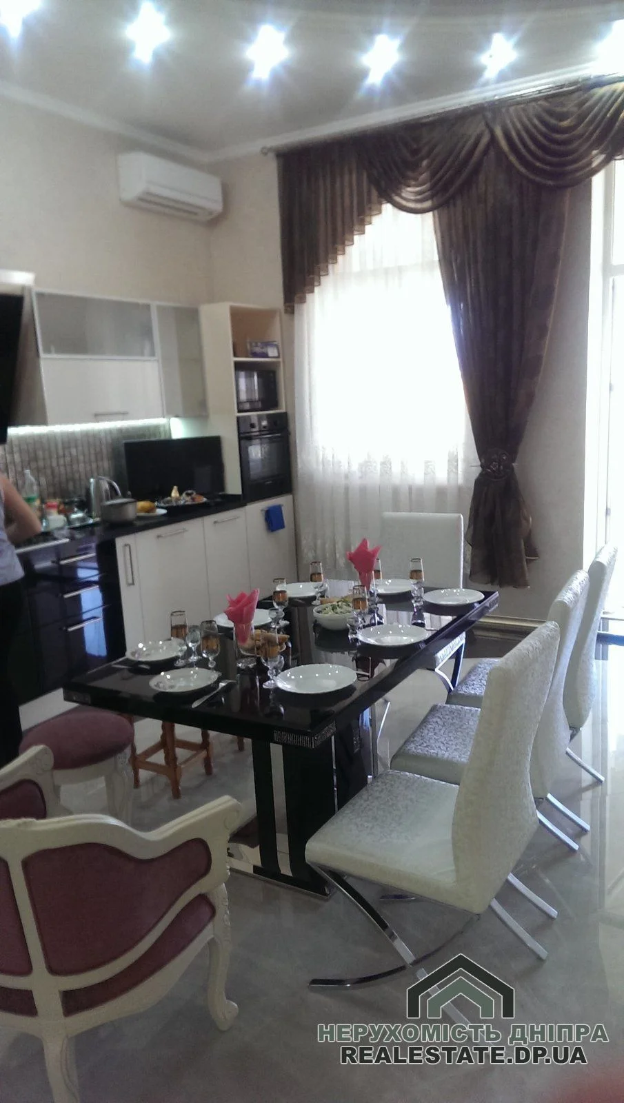 Продам дом в Обуховке 4 комнаты 202 м², 15 соток с бассейном на участке · 2