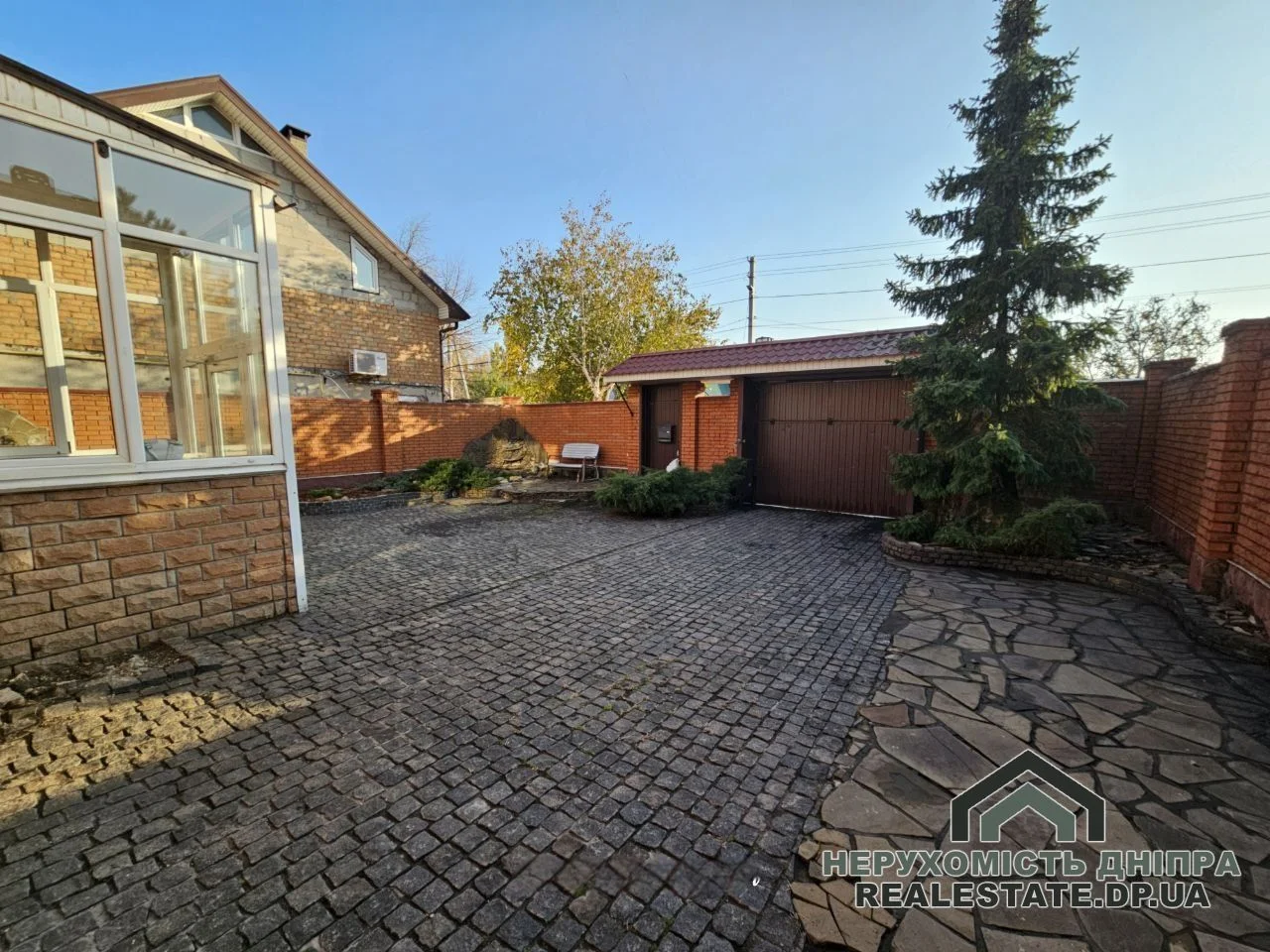 Продам будинок  178 м² 3 соткі в районі ресторана Едбург вул. Далекосхідна · 1
