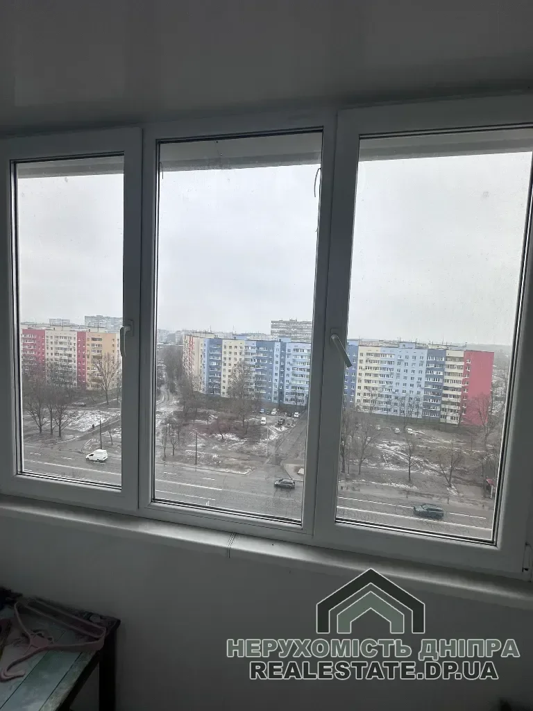 Продам велику 3к квартиру75 м² ж/м Покровський (Комунар) вул. Метробудівська 1 · 1
