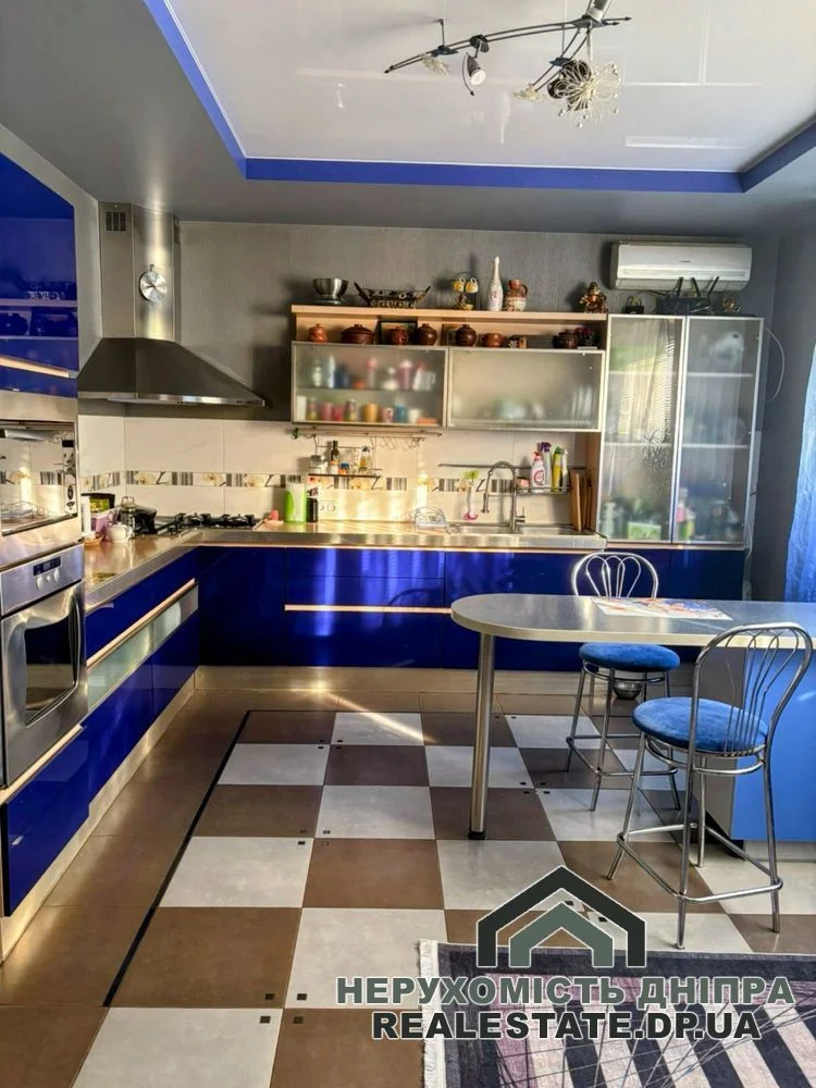 Продам будинок 6кімнат 312.6 м² 16,5 соток в Новоолександрівка